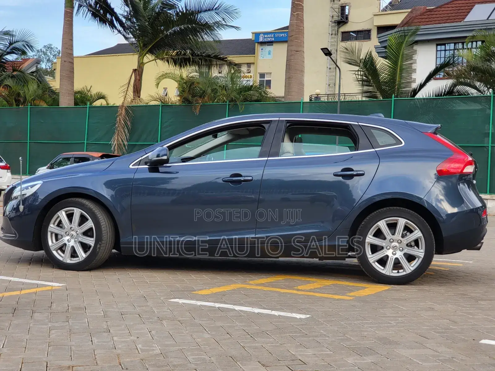 Volvo V40 2020 Blue