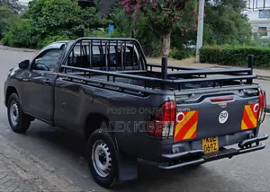 Toyota Hilux 2021 Gray