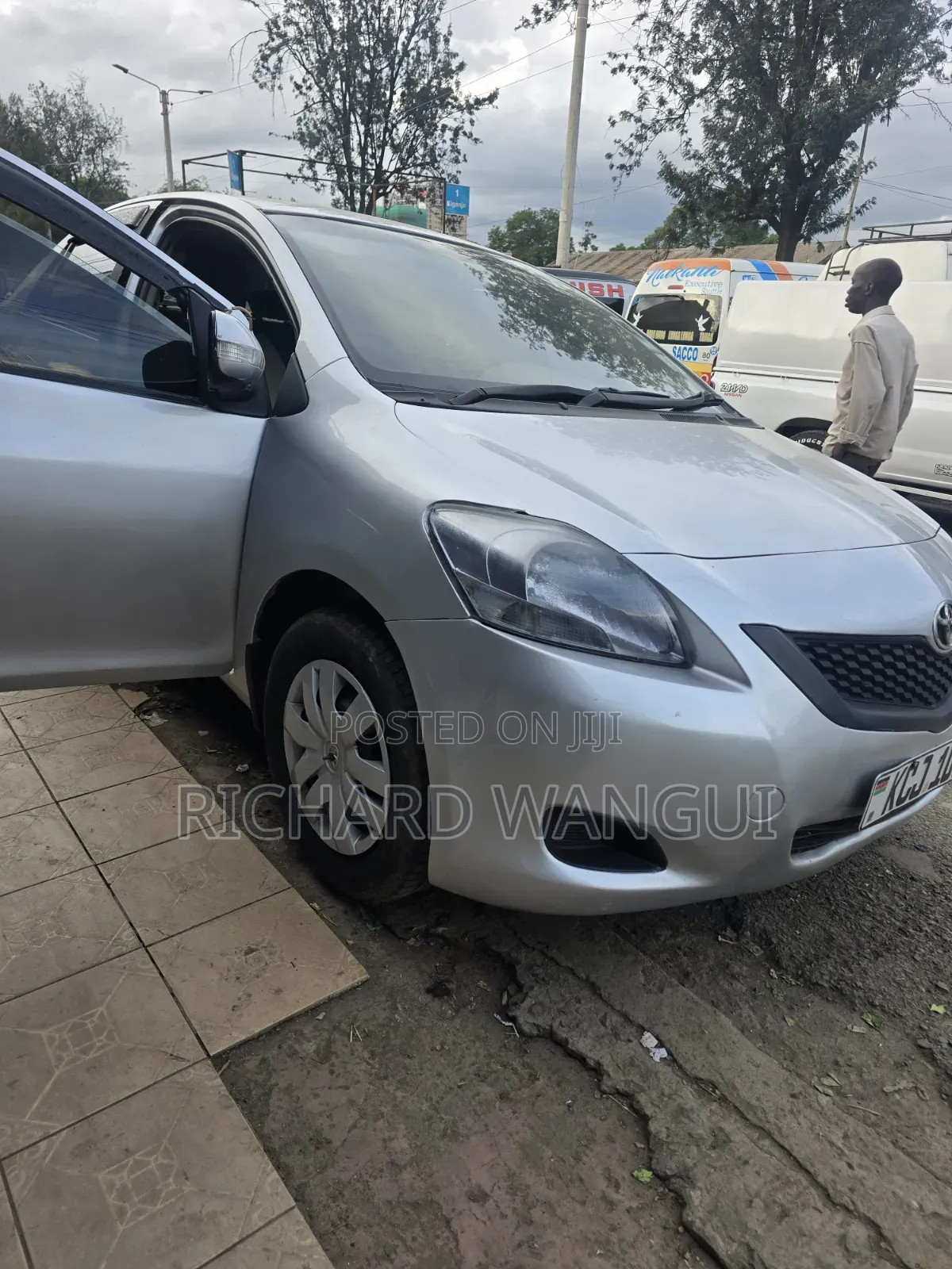 Toyota Belta 2009 Silver