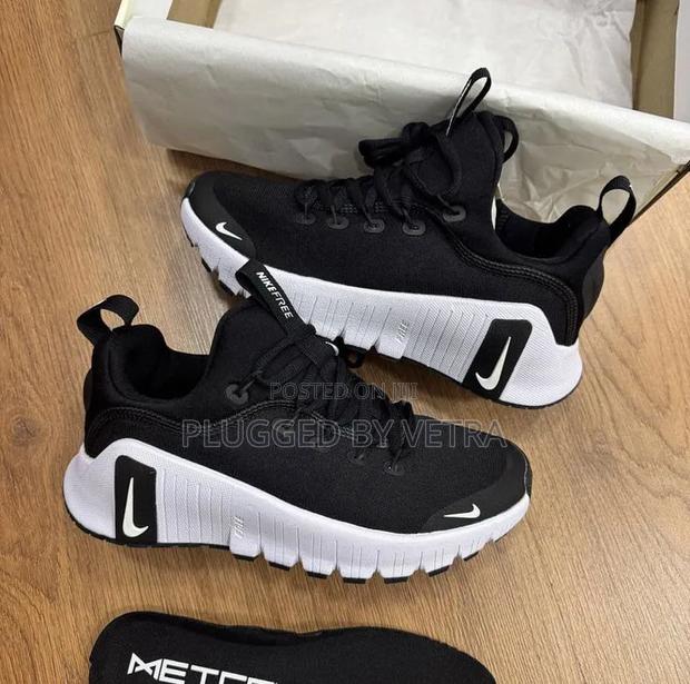 Nike Metcon 6 Free in 'Black White Colourway'