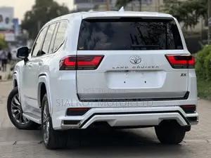 Toyota Land Cruiser LC300 2023 White