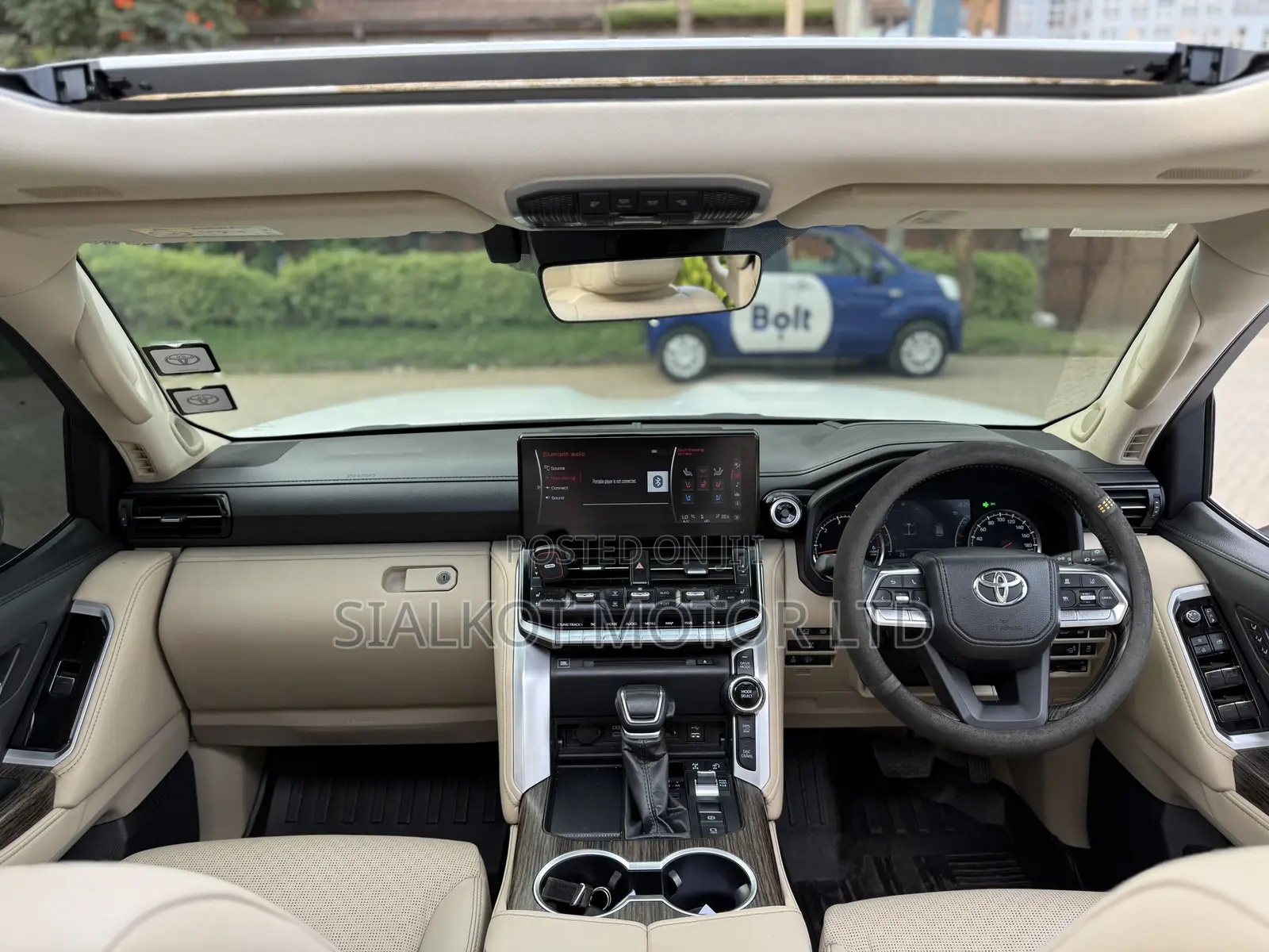 Toyota Land Cruiser LC300 2023 White