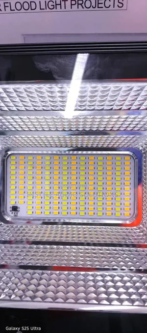 200w Top Quality Dc Solar Floodlight With Mounting Bracket Remote