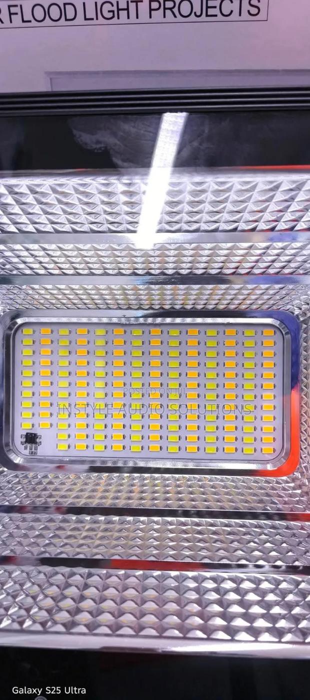 200w Top Quality Dc Solar Floodlight With Mounting Bracket Remote - thumbnail 3