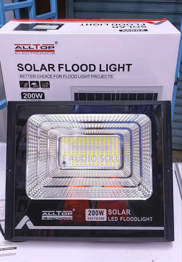 200w Top Quality Dc Solar Floodlight With Mounting Bracket Remote
