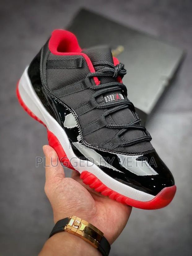 Air Jordan 11 Low Ankle Sneakers in "Multicolor" - thumbnail 2