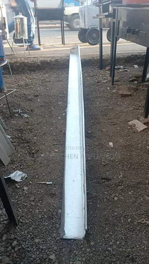 Drainage Gatters Ready Available Eight Feet.