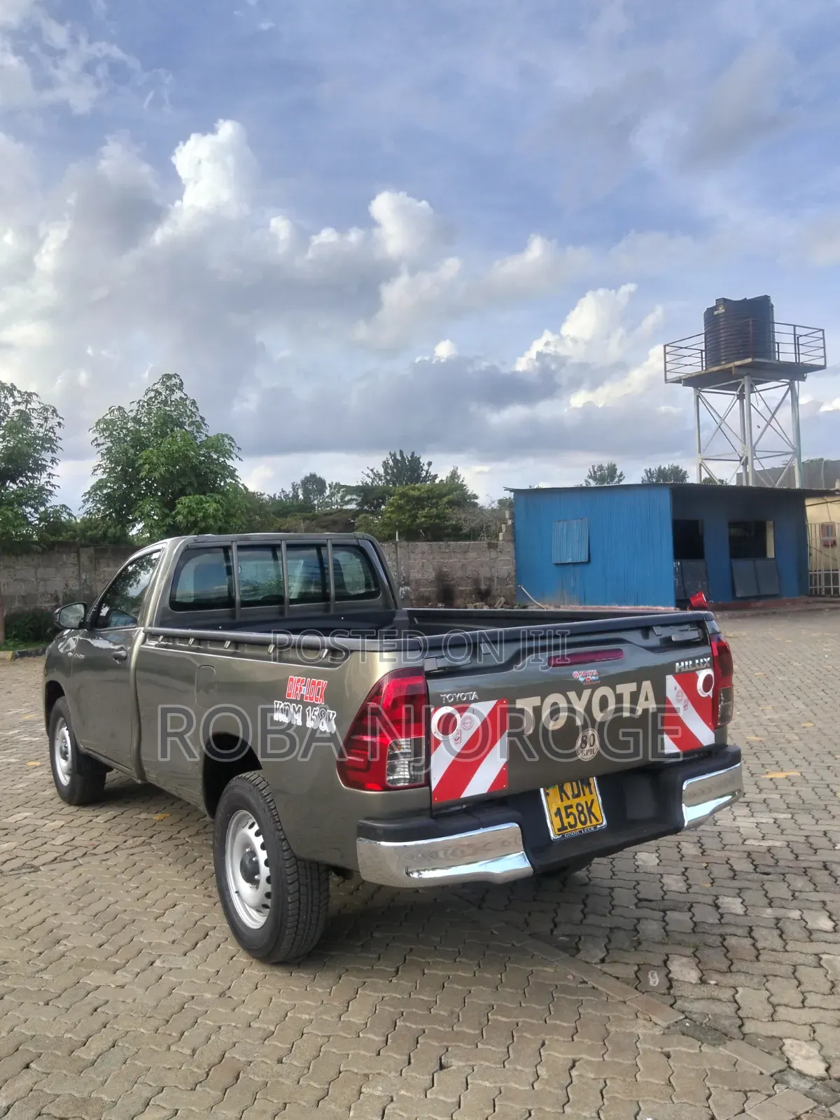 Toyota Hilux 2024 Brown
