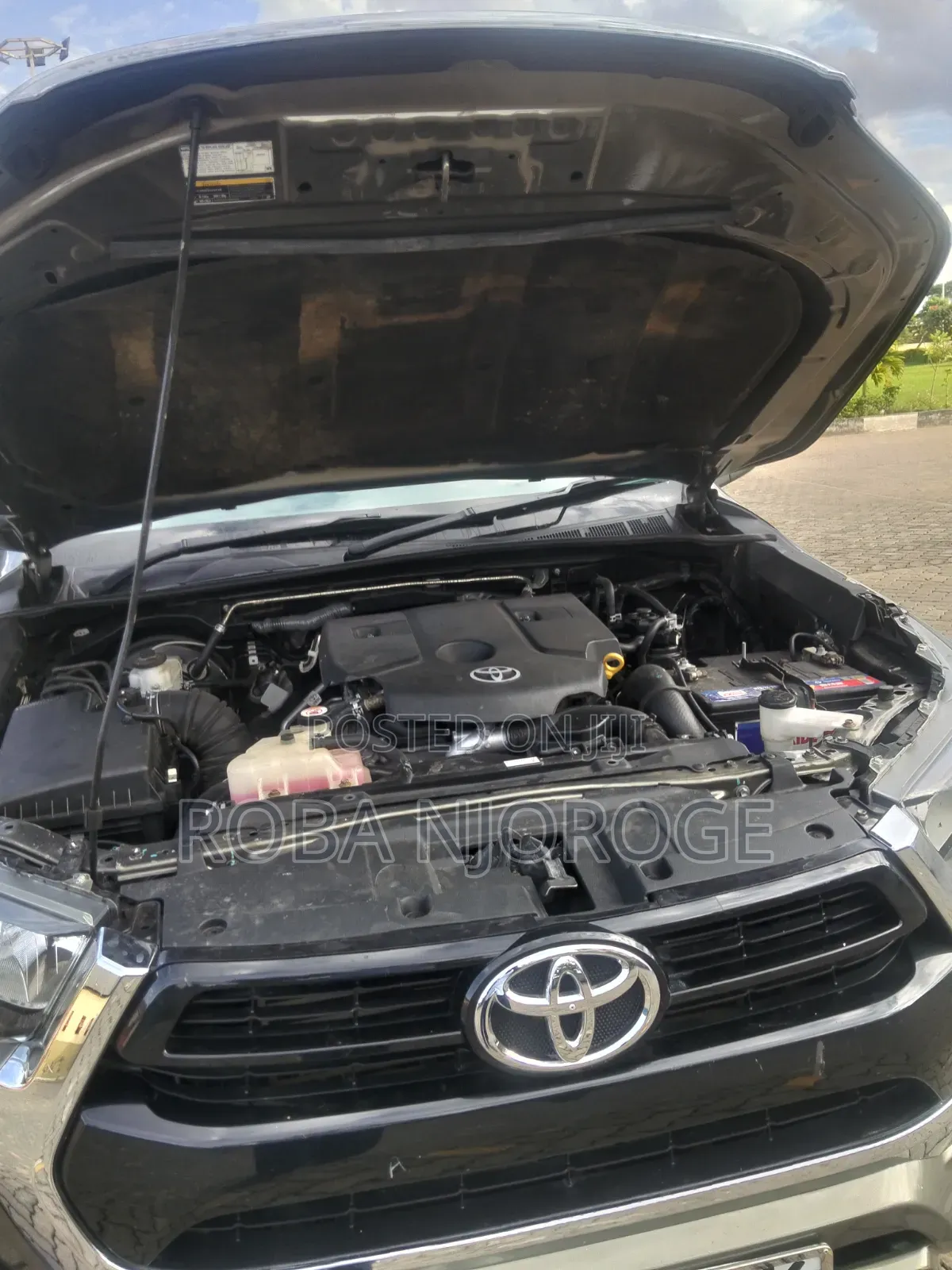 Toyota Hilux 2024 Brown