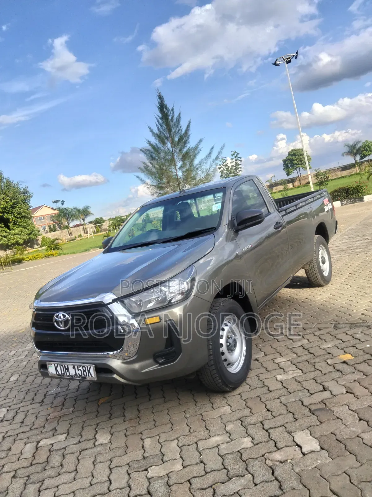 Toyota Hilux 2024 Brown