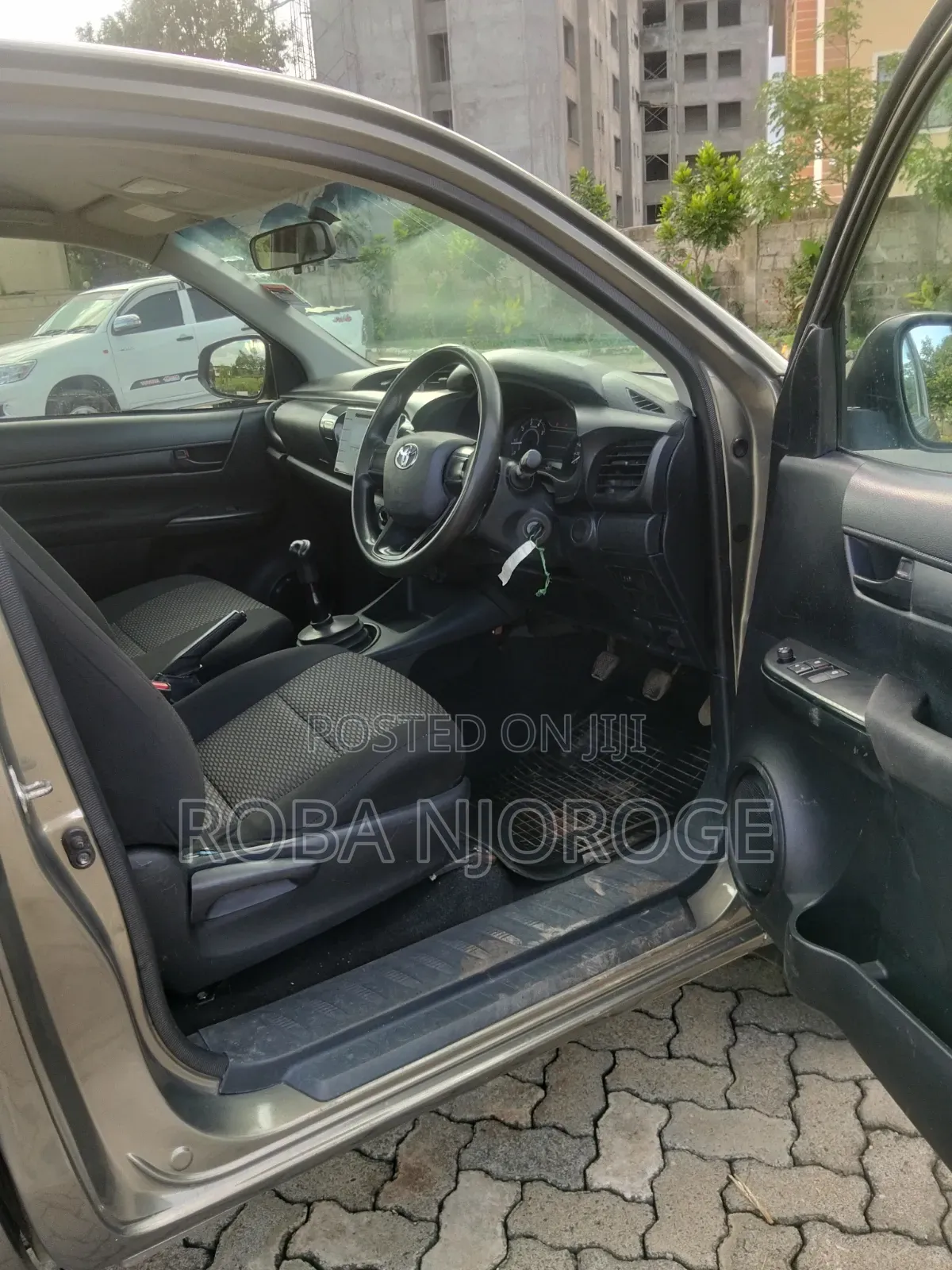 Toyota Hilux 2024 Brown