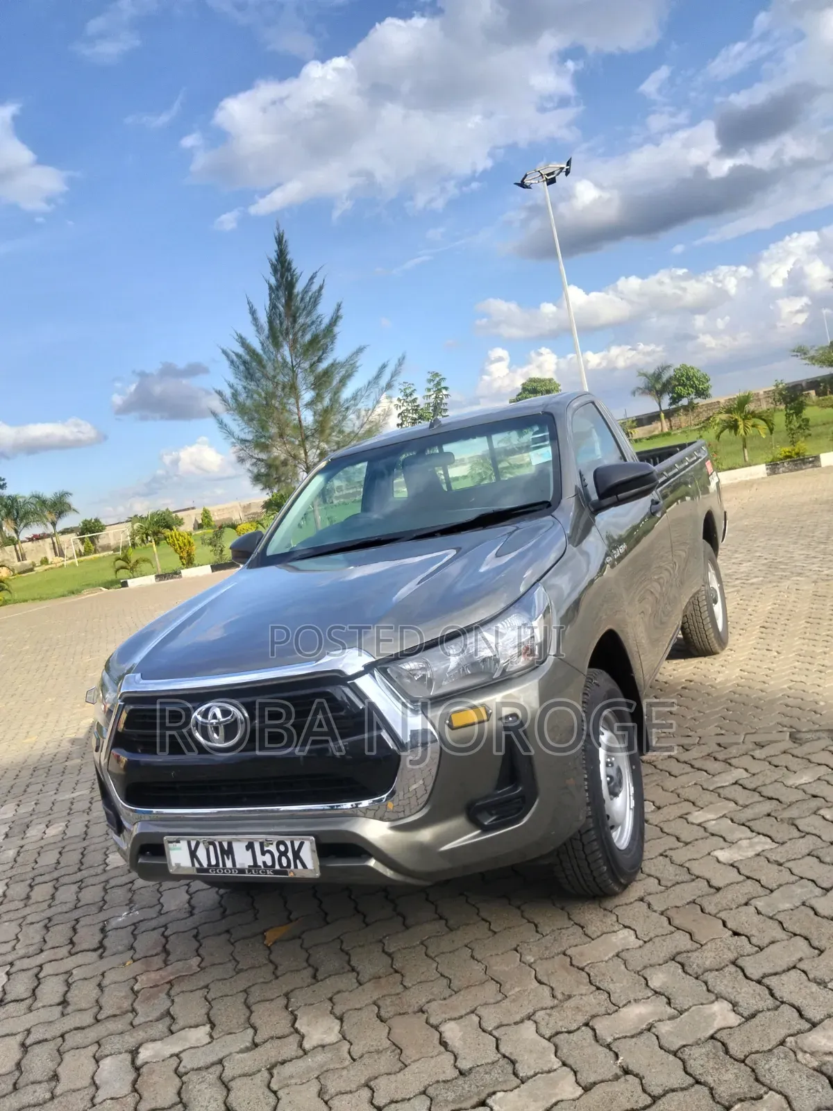 Toyota Hilux 2024 Brown