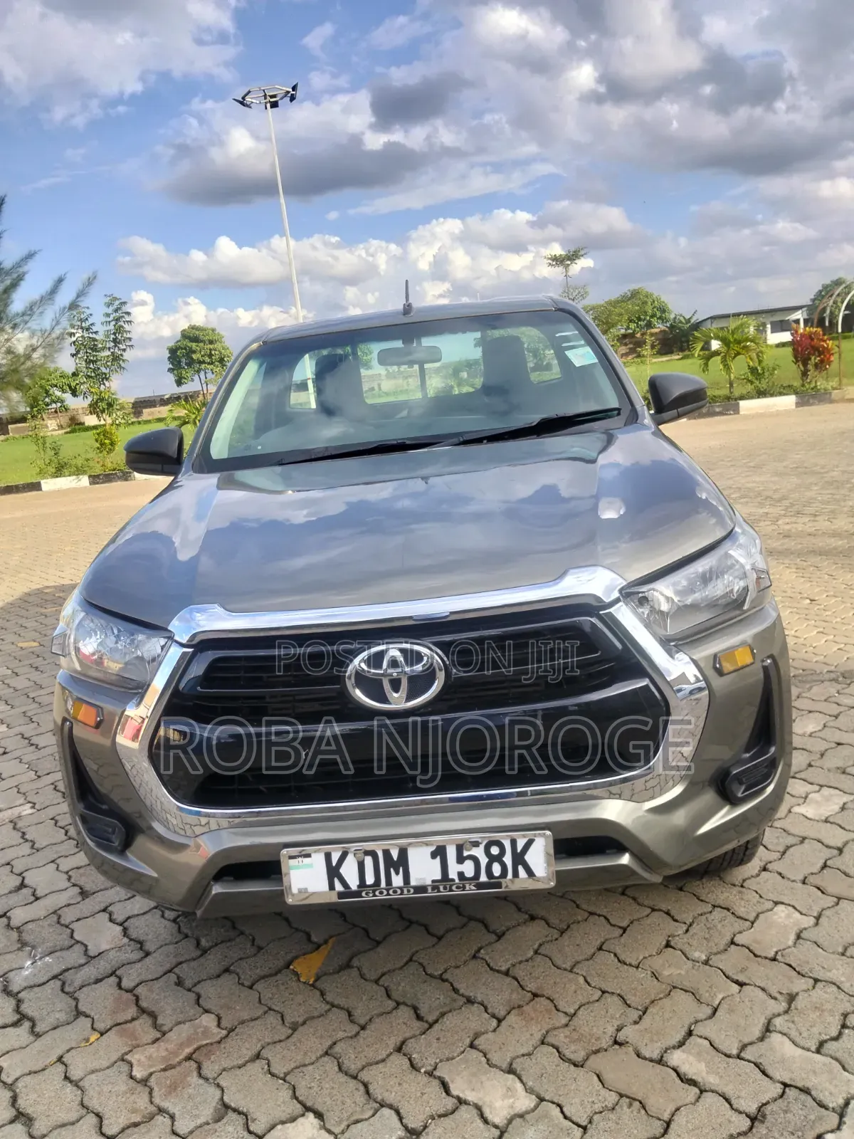 Toyota Hilux 2024 Brown