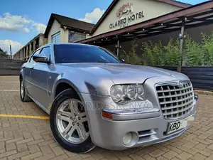 Chrysler 300C Base RWD 2007 Silver