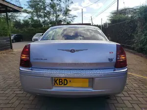 Chrysler 300C Base RWD 2007 Silver