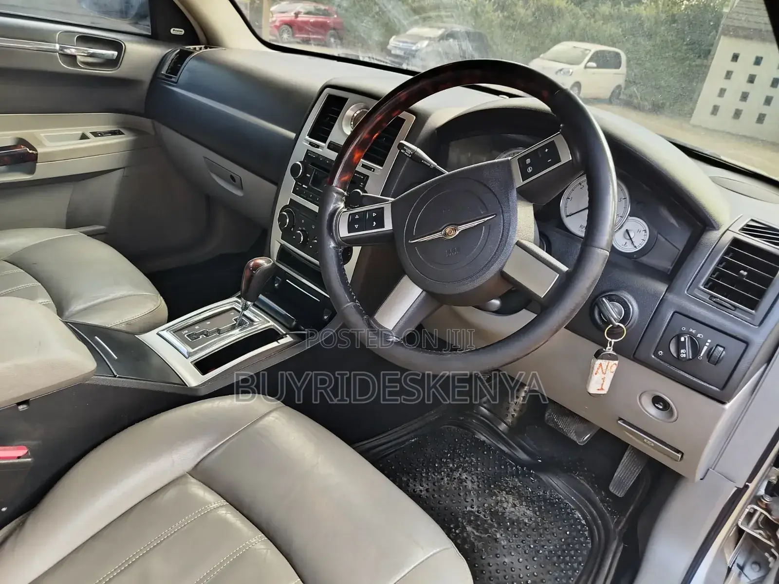 Chrysler 300C Base RWD 2007 Silver