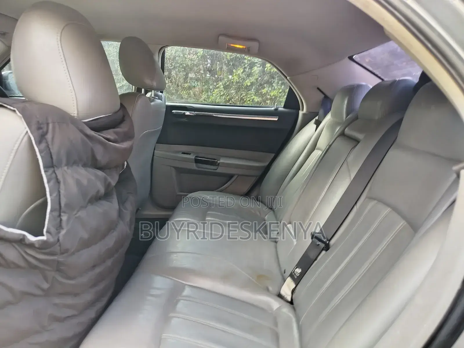 Chrysler 300C Base RWD 2007 Silver