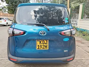 Toyota Sienta 2015 Blue