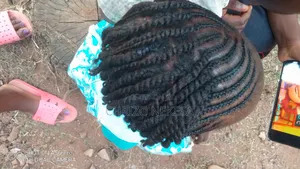 Salonist And Barber