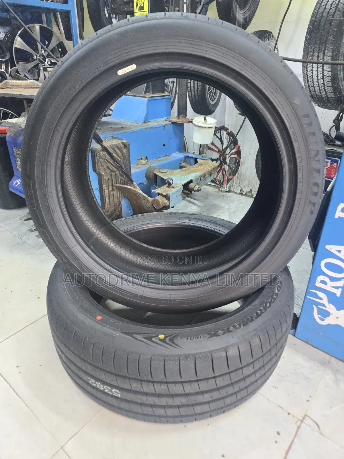 245/45r20 Dunlop Tire