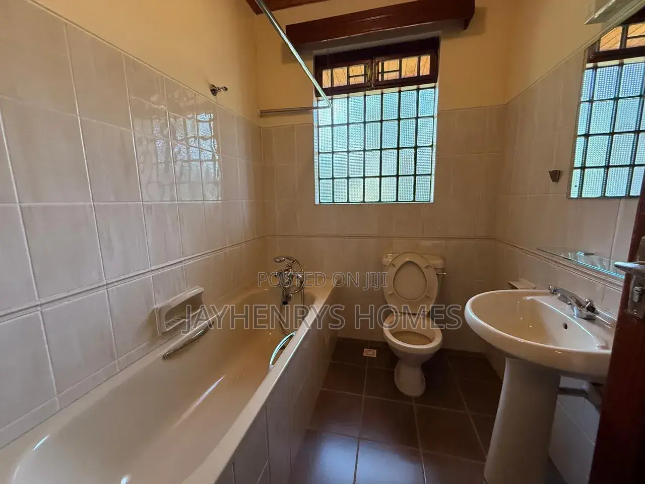 6bdrm House in Nyari for sale