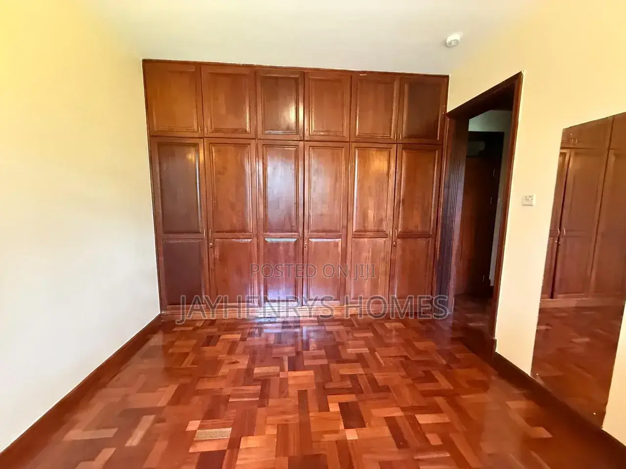 6bdrm House in Nyari for sale
