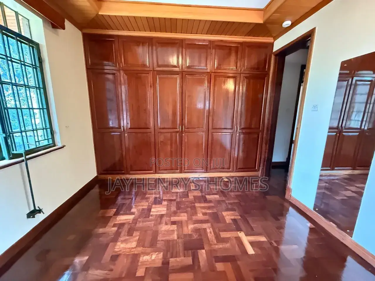6bdrm House in Nyari for sale
