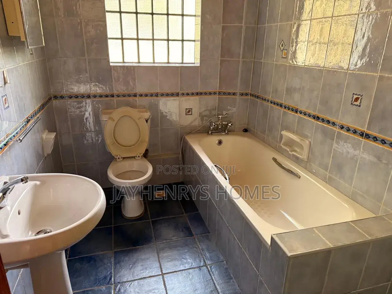 6bdrm House in Nyari for sale
