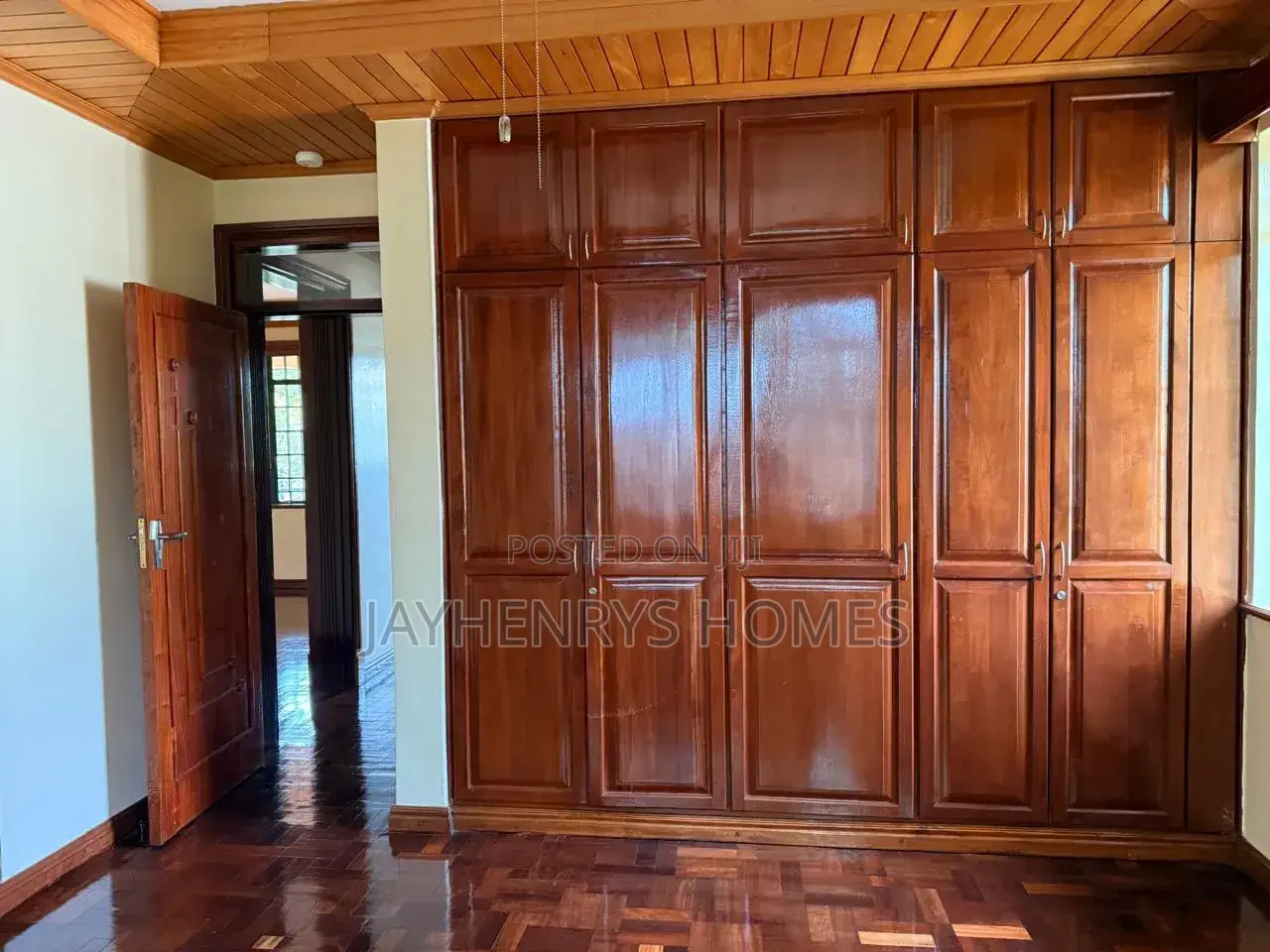 6bdrm House in Nyari for sale