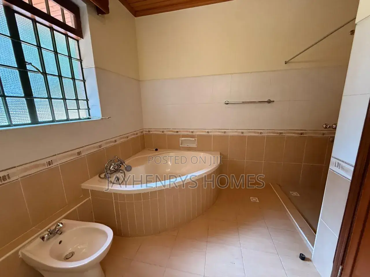 6bdrm House in Nyari for sale