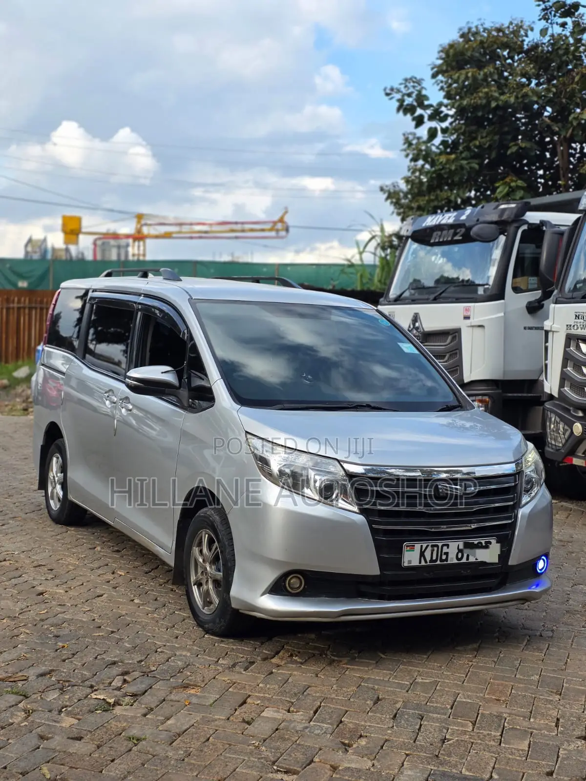 Toyota Voxy SV Premium 2014 Silver