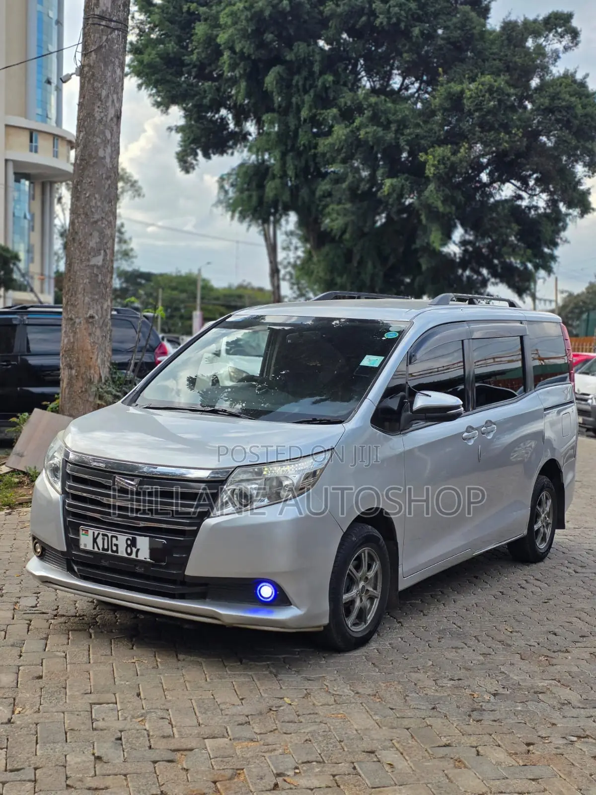 Toyota Voxy SV Premium 2014 Silver