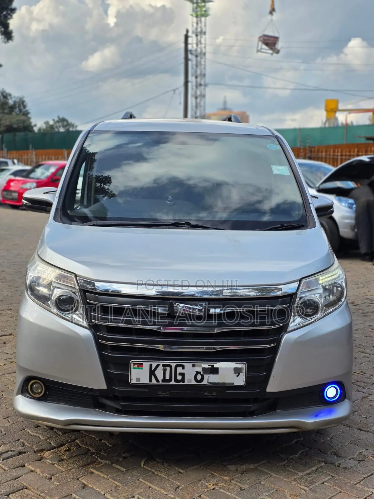 Toyota Voxy SV Premium 2014 Silver