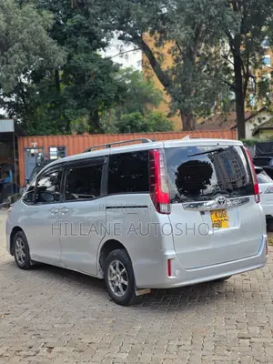 Toyota Voxy SV Premium 2014 Silver