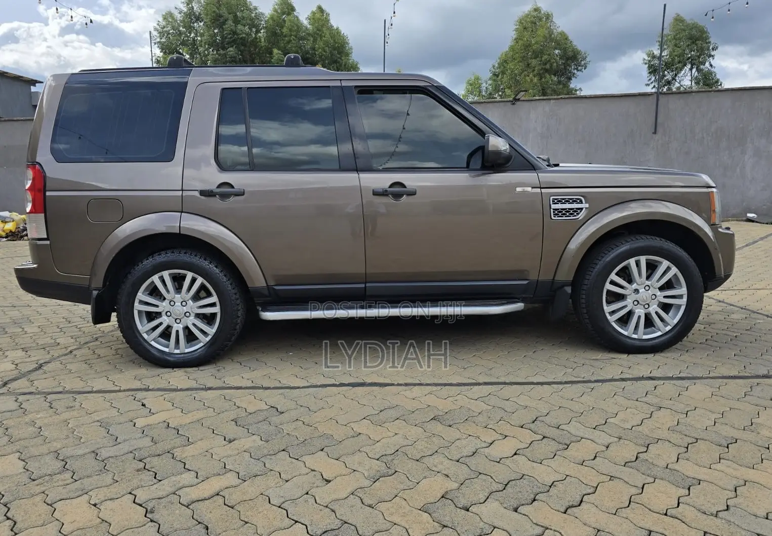 Land Rover Discovery 2010 Brown