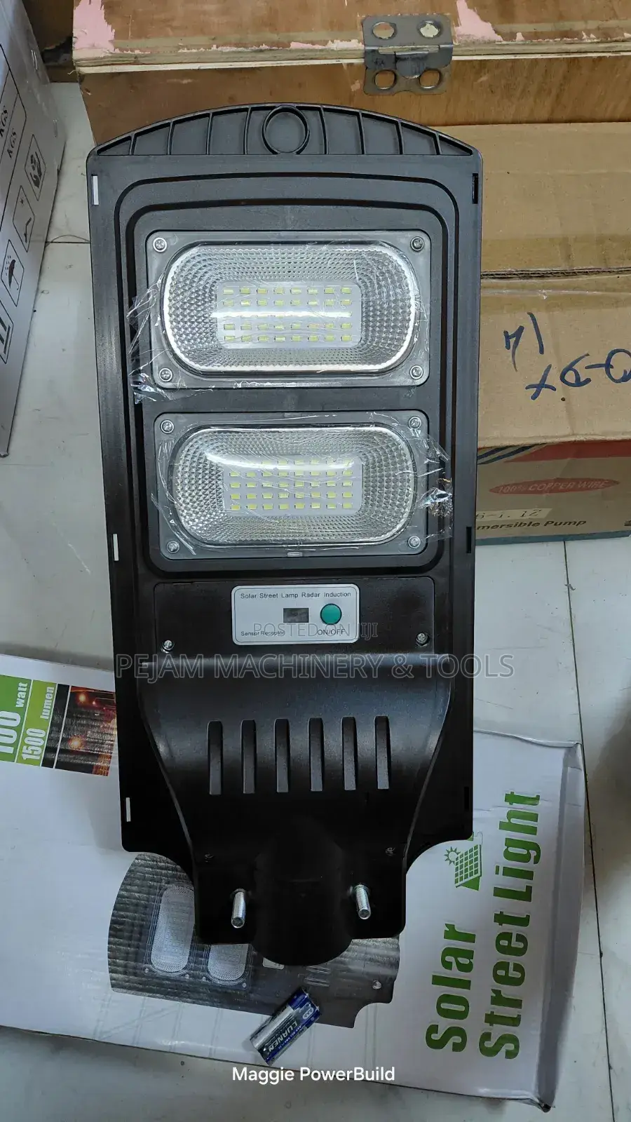 Jsot 100w Solar Street Light a Built-in Solar Panel 1500 Brightness.
