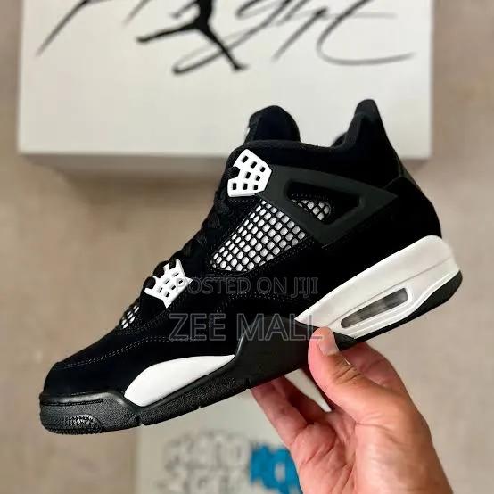 Jordan 4 Retro
White Thunder - thumbnail 2