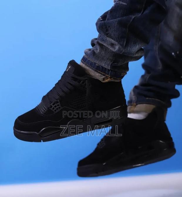 High Quality Retro Black J4 Thunder Sneakers Imported Unisex Shoes