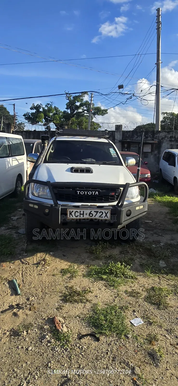 Toyota Hilux 2012 White