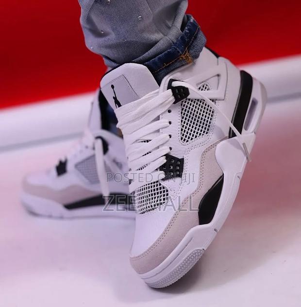 Air Jordan 4 Retro "Military Black" 2022 New (Cond) Size 10