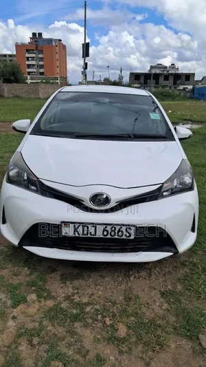 Toyota Vitz 1.3 FWD 5dr 2015 White