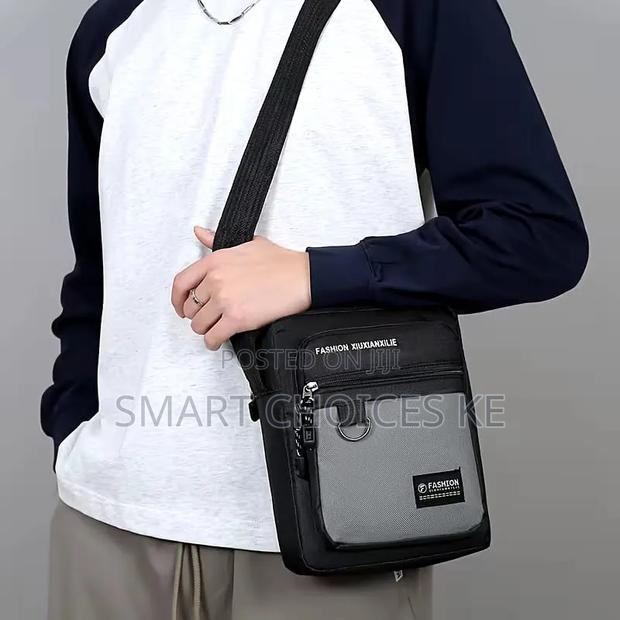 Light Weight Crossbody Messenger Bag - thumbnail 3