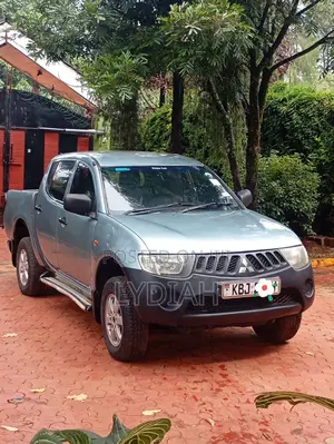 Mitsubishi L200 2008 Gray