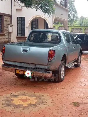 Mitsubishi L200 2008 Gray
