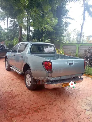 Mitsubishi L200 2008 Gray