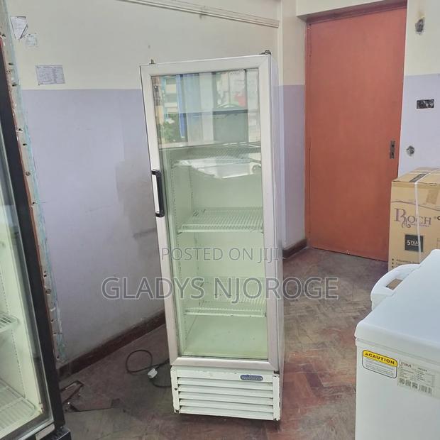 White Display Fridge (300) - thumbnail 3