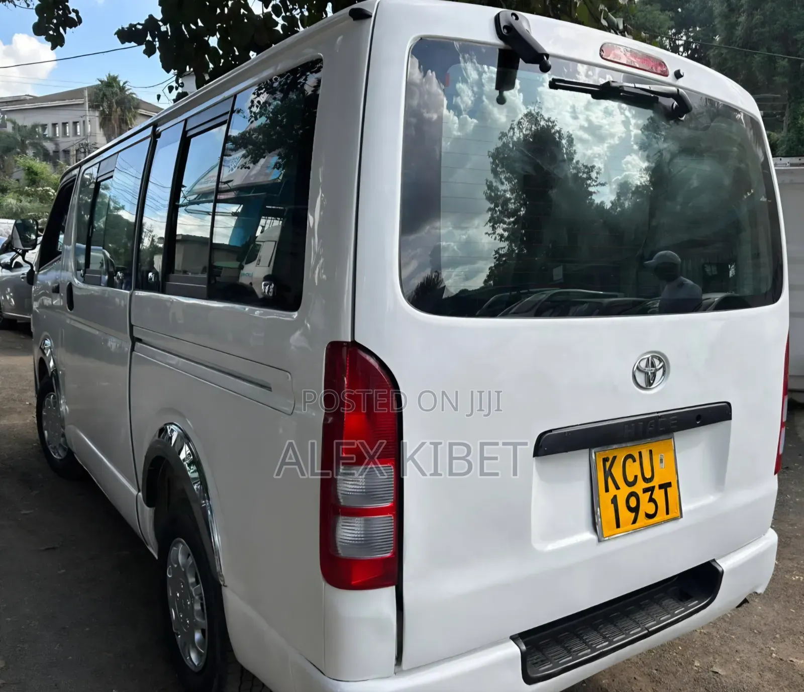 Toyota HiAce 2012 White
