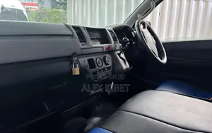 Toyota HiAce 2012 White