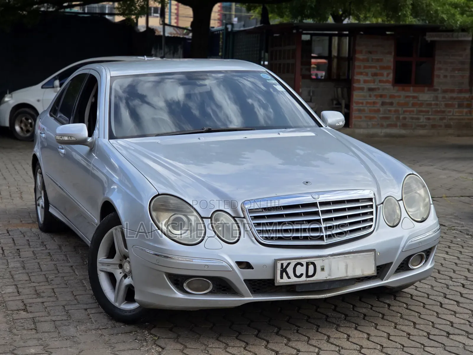 Mercedes-Benz E300 2008 Silver