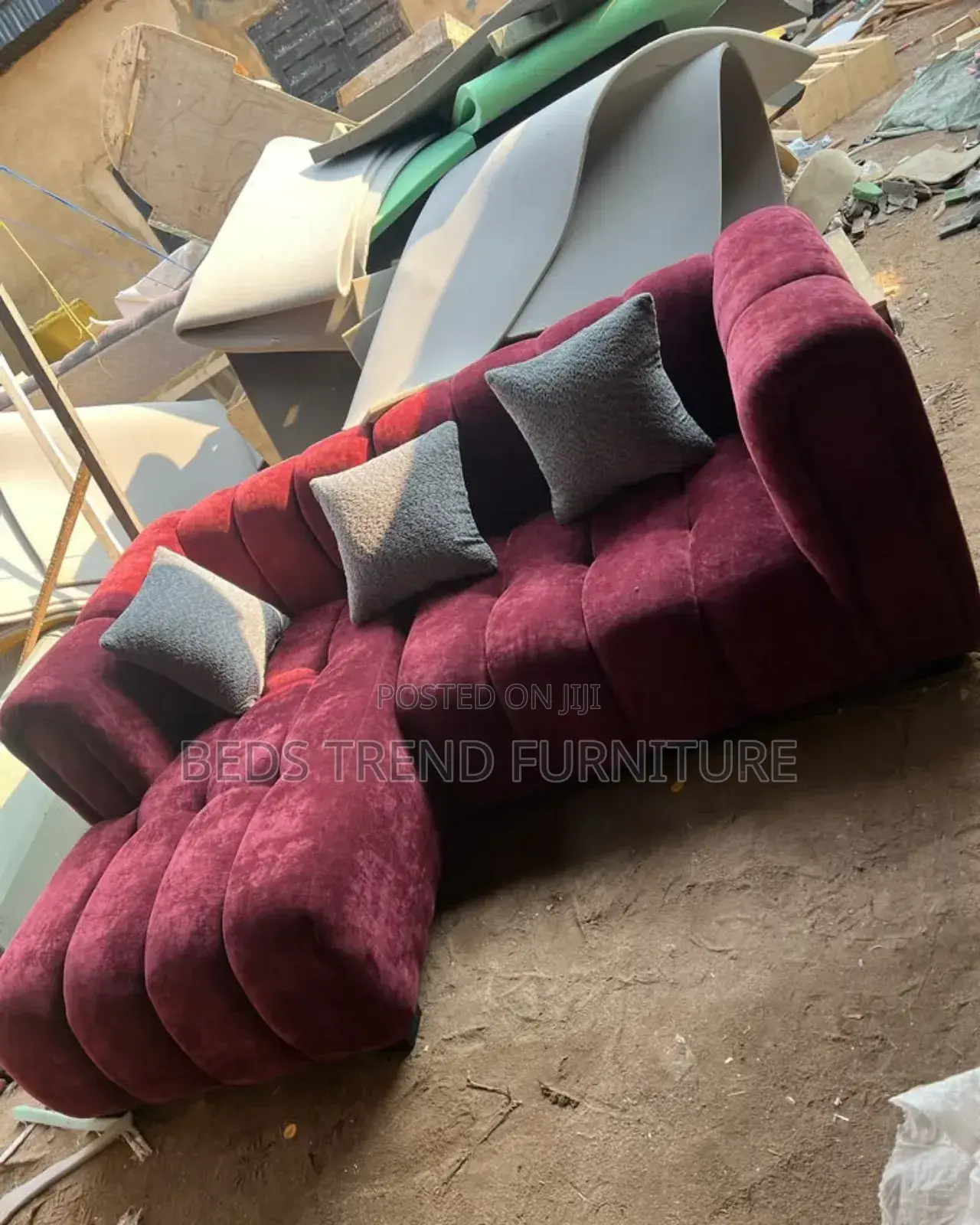 Burgundy 5 Seater L Shaped Bubble Seat.
